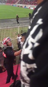 446K views · 4.3K reactions | DEMO DOK KENAL ABE POLIS FRU . Orang datang stadium untuk tonton perlawanan bolasepak bukan datang stadium untuk merusuh atau tunjuk samseng , bila kalah habis dibaling segala ke tengah padang . Silap baling kena pada Abam FRU kan dah mendapat . Anggota FRU akan bertindak cepat jika keadaan tidak terkawal seperti yang berlaku di Stadium Kota Bharu , Kelantan . #psj #penyokongsukanjohor #kamitakramai #TapiKamiTetapAda | Penyokong Sukan Johor - PSJ | Facebook