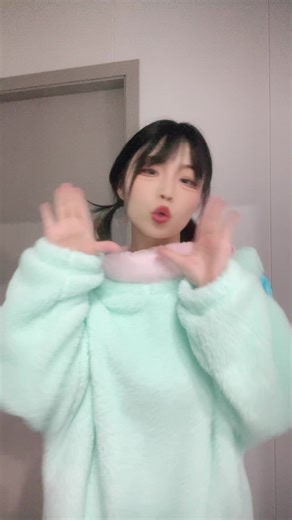 如果想我就來看看我吧#小丑魚睡衣#小舞蹈@Violet girls-001