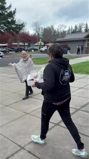 A volunteer effort by dozens of individuals, churches, businesses and more showed up with hundreds of free meals for North Kitsap residents on Dec. 2. Read more about Solidarity Kitchen in Poulsbo here: bit.ly/48MeA7T (📽️/✍️: David Nelson/Kitsap Sun) | Kitsap Sun