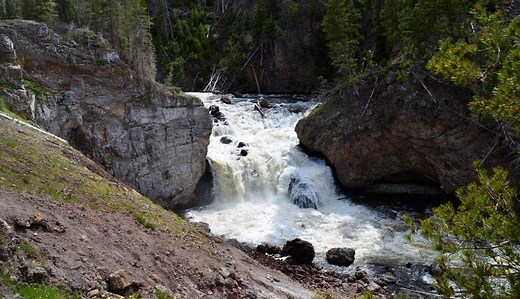 Firehole Canyon Drive to Waterfall & Swimming Area in Yellowstone