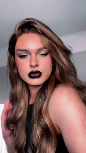 Replying to @paula.eden wait i prefer this one 😭 IB: @Moon🌙 😍 #barbiejackson #genderfluid #shapeshifter #makeup