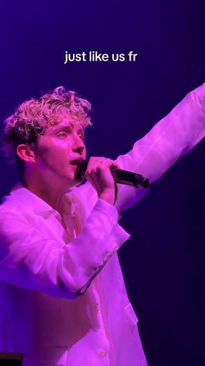 Troye Sivan Concert Clips: Blue Neighbourhood Highlights