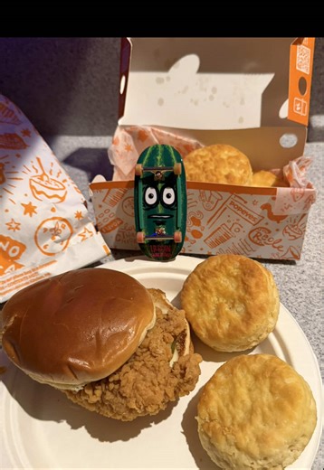 Popeyes Fingerboard Clips: A Tasty Trick Showcase