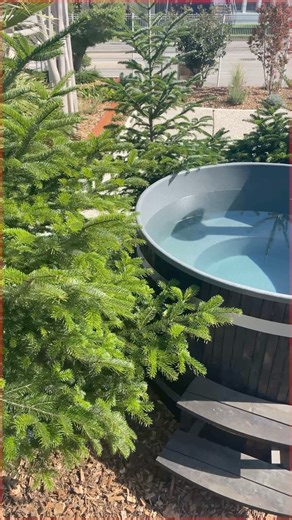 Quoi de mieux qu’un bain nordique pour s’évader sans quitter la maison ? Imaginez une eau à 38°C, le crépitement du feu de bois (ou la simplicité de l'électrique) et la fraîcheur de l'air vendéen... ❄️🔥 Qualité premium, design épuré et relaxation absolue : découvrez notre gamme de bains nordiques chez Carré Bleu Vendée. #CarréBleu #Vendee #bainnordique #chaleureux | Piscines Carré Bleu - Vendée