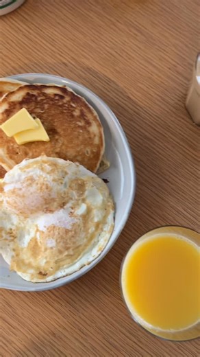 classic bf - pumpkin latte, pancakes, turkey bacon, and eggs :) | Jonathan Santos