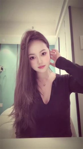 像我这么爱美的女人 你应该陪我做美甲买好看的衣服和化妆品 转账 送鲜花 礼物 带我吃好吃的 这样我才觉得你喜欢我