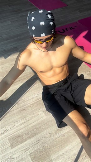 K2KEN ✟ on Instagram: "getting better day by day #k2ken #fitwithken #thaiworkout #fyp #abs"