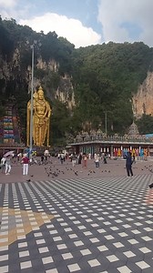 10K views · 884 reactions | Just a little vlog from my visit to Batu Caves  Drove there, arrived safely, and took a walk around to explore the area. Such a unique and colorful place – definitely worth the visit! #BatuCaves #KualaLumpur #MalaysiaTravel #CaveTemples #TravelVlog #ExploreWithMe #TravelingWithAnni | Traveling with Anni | Facebook