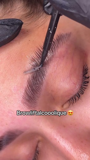 Browlift alcoolique — entretien et blanchiment sourcils