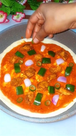 পিজ্জা বানানো খুব সহজ #pizza #cooking #recipe #snacks #shorts #ytshorts