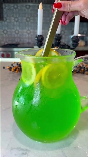 Halloween themed batch cocktail 💜🧙‍♀️