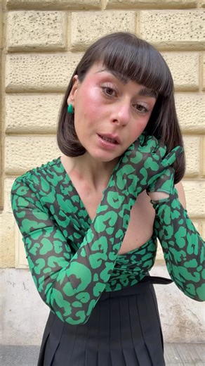 Color pop tear drop studs on @imarikuna? Instant chef's kiss. 🤌🏼 💚 Oh Clem levels up every look.
