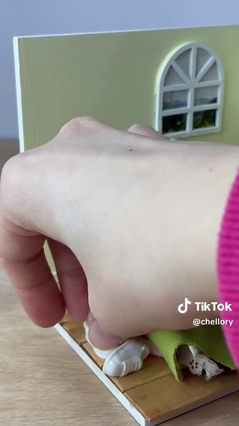 it’s been a hot minute since I’ve worked on this miniature nostalgic bedroom. (That’s what I get for thinking it was a good idea to start multiple projects at once ) I’m really happy with the progress I made today — added some paint to the wall, bedding, a few decor pieces. I’m not finished yet I have so many details I wanna add to this piece! I might need to unbox some more mini brands or maybe I’ll make some pieces for the shelves. Stay tuned for part 3 of this build :) . . #creatorsearchinsig