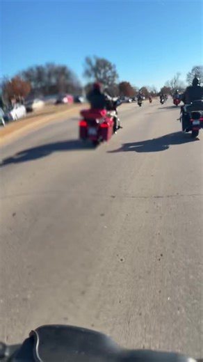 look at all those harley’s behind me😭😭😭