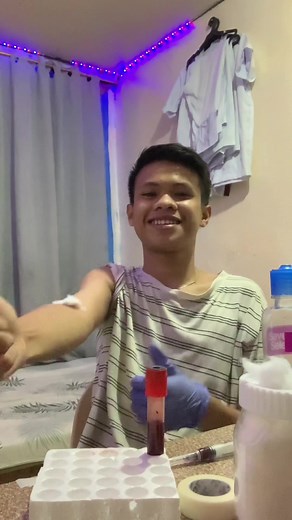 1st try self venipuncture ✔️#medstudent #medtech #selfvenipuncture #venipuncture