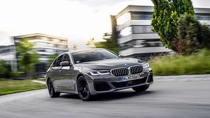 BMW Unveils New 545e xDrive PHEV Sedan With 394 horsepower