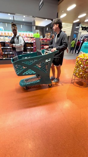 1 minute trolley challenge! #tiktoksouthafrica #groceryshopping #supermarket