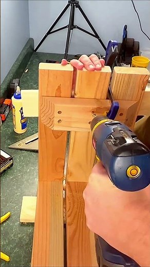 DIY easy rustic looking bench from 2x4's #shorts #woodworking