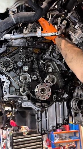 Another Ingenium another Timing Chain ⛓️‍💥 Lets Go 🦾 #ingenium #engine #landrover #landroverdiscover | The Car Edition Ltd