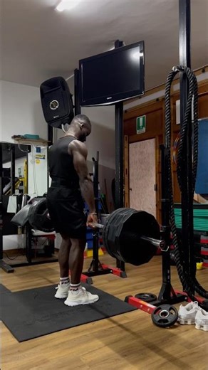 Turning chicken legs into thunder thighs #gymshorts #fitnessmotivation #fitfam #weightlifting