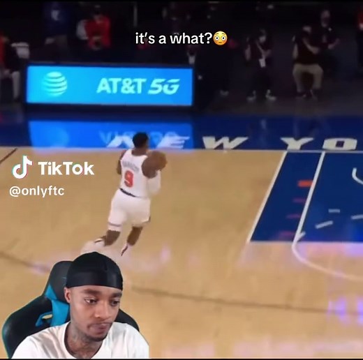FlightReacts: The Epic Facial Reaction in New York
