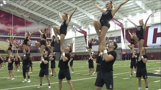 Gamecock cheerleaders get set for Saturdays kick off