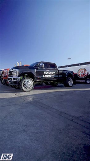 💥SEMA 2025💥 #SMGgang 🏆⁣ ⁣ 🎥 @deepsouth.media ⁣ Booth: @ssbcusa ⁣ Owner: @nick.farkas.82 ⁣ Sponsors: @boltlock @hornblasters @tso.co @stepnguard @fusionbumpers @genyhitch @ssbcusa @bajadesigns | CJ Dunlap
