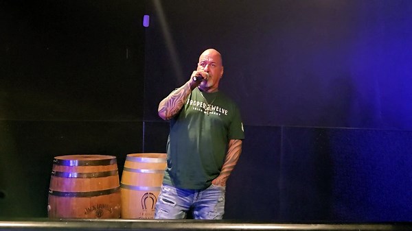 BRANTLEY GILBERT - THE WEEKEND (PERFORMED LIVE AT THE WESTERNER)