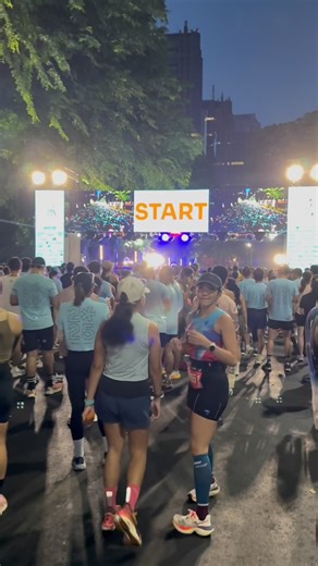 Gisella Anastasia on Instagram: "10k @jakartarunningfestival yang terangkum dalam 2 menit vlog ASMR 😝❤️ Mulai dr super semangat, optimis banget, lari sambil joget2, sampe muka penyok, napas udh senin kamis, mulai putus asa karna harus merelakan gagal PB, tapi menolak untuk menyerah dan coba selesaiin sebaik yg tubuh ini bisa😘 Makasi mumun @muncheep , makasi kaka @rifkamariani , makasi kaka @michellelovelyn , makasi @cinta_brian and also congratulations for your first10k race🍾 Makasi udah teme