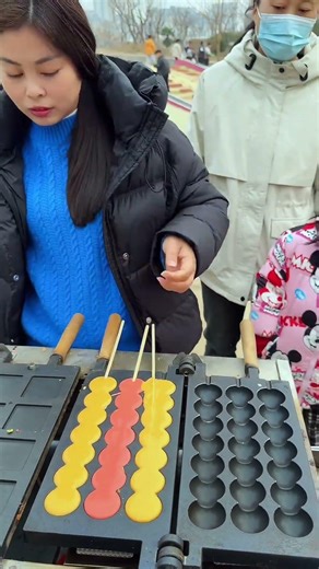 Street food stall | Family with kids | Happy stall life. Talented chef