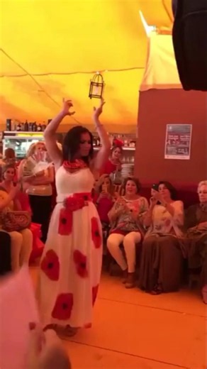 OLE TOMA QUE TOMA 💃🔥 GUAPA FLAMENCA BAILANDO RUMBA #rumbaflamenca #gypsy #flamenco #artegitano #fyp