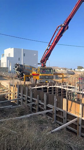 Ρίξιμο θεμελιώσεις !!!#building_contractor_flerianos #fyp #foryou #foryourpages #mpesfypgamw #mpesforyou #viral_video #naxos #construction #οικοδομη #naxosisland #μπετον #greektiktok #tik_tok #karras