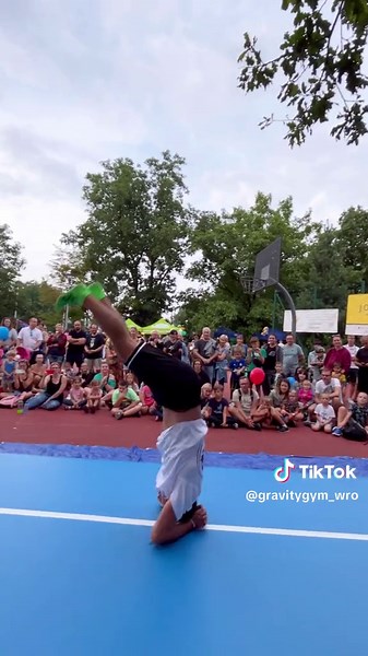 Akrobatyka w Gravity Gym: Dołącz do Zajęć!