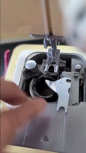 Singer 6105 Take Bobbin Case Out To Adjust Bobbin Tension and Dusting 01