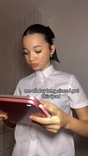 Unboxing the New iPad: Aesthetic Accessories and Apps