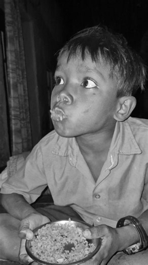 Tukendra Vishwakarma | Chhattisgarhiya 🌾🌾 on Instagram: "Badh jichhutta has re 🤨🤨.... Cg comedy Cg funny video Cg meme Cg viral Cg funny comedy video Nagesh funny moments #instagram #explore #funny"