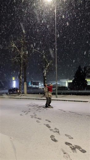 БОРИСПІЛЬСЬКИЙ ІНСТАГРАМ 🇺🇦💪 on Instagram: "Новий 2026 рік точно зустрінемо зі снігом ❄️🤗 Відео @ksunia_khr #Boryspil #київщина #бориспіль #boryspil_insta #бориспільщина"