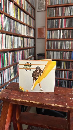 Video di Dr. Rock Felix (@drrockfelix) con It's a Long Way to the Top (If You Wanna Rock 'N' Roll) - AC/DC