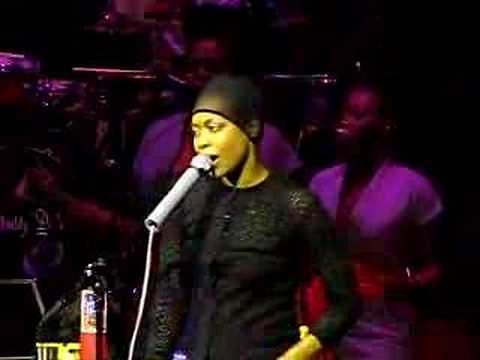 Erykah Badu performs "Call Tyrone" at Massey Hall, Toronto