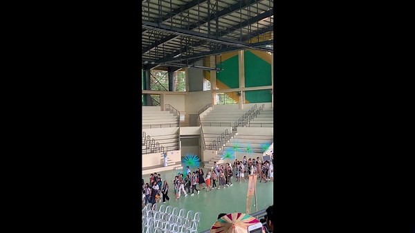 Students on 'Moana' costumes make amusing entrance to university show