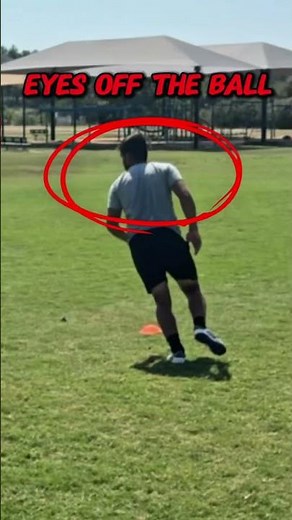 How to CREATE SPACE in Football (Soccer)