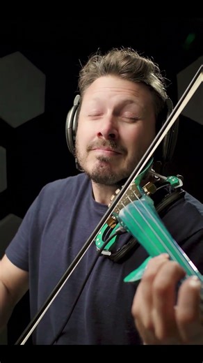 The crowd reacted instantly - Electric Violin Improvisation #music #electricviolin #shorts 12