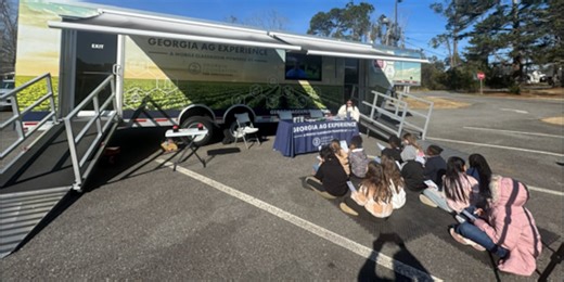 Mobile agriculture classroom brings hands-on learning to Eastside Elementary