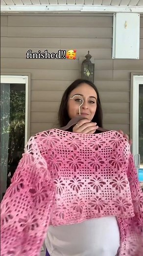 Crochet flower top by @shyler_crochets both tutorial and pattern are available