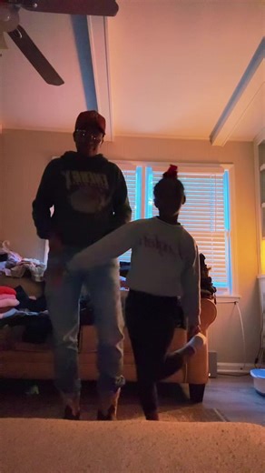 Dia 🤙🏽 (@dia_denise)’s videos with It Depends (feat. Bryson Tiller) - Chris Brown