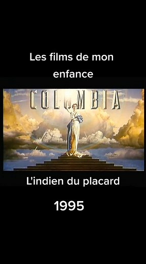 Ce genre de film était tellement bien, j'espère que les enfants d'aujourd'hui ont la chance de les découvrir aussi ! #nostalgia #childhood #90 #annee90 #fypシ #fyp #tespourtoi #foryoupage #pourtoi #enfance #foryou #film #souvenir #lindienduplacard