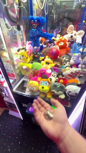 Satisfying Claw Machine Win PT 2 😧 #fyp #arcade #clawmachine #satisfyingvideo