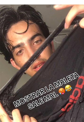 Mostrando la maleta de un extranjero, ¡sale mal! 😂🥵