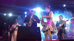 We’re saxing the house down! 😀 Japanese saxophonist, Megumi Mesaku holds her own as she goes note for note with Jamaican iconic saxophonist Dean Fraser here at #RedRoseForGregory🌹 | Official Gregory Isaacs