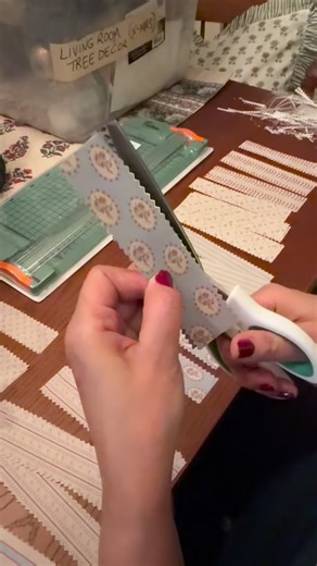 Who remembers making these!? I remember making these when I was a little girl, and seeing so many of you creating them this year inspired me to make one of my own. I used vintage scrapbook paper and pinking shears to give the edges that sweet little zig-zag detail… I love how it turned out! 🤍 Here’s how to make your own ⬇️⬇️⬇️ Cut your strips • add a zig-zag edge • loop adhere with double sided tape • repeat until you have the sweetest nostalgic garland ✨ If you make one, tag me so I can see! �